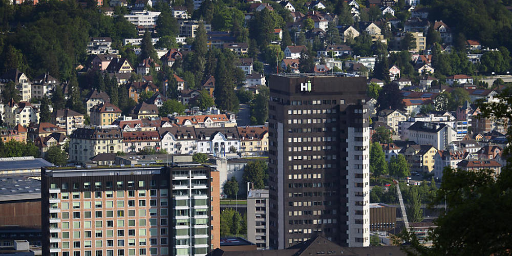 Die Fraktionen von Mitte-EVP und SVP im St. Galler Kantonsrat fordern eine Verselbständigung der öffentlichen Spitäler. (Archivbild)
