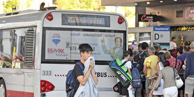 Auf der Bahnstrecke zwischen Spiez und Interlaken Ost BE verkehrten am Donnerstagmorgen wegen eines entgleisten Bauzugs Ersatzbusse. (Archivbild)