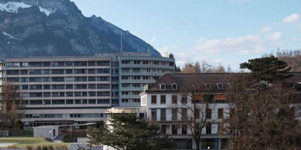 Das Kantonsspital Glarus wird vom Kanton für zentrale Leistungen entschädigt. (Archivbild)
