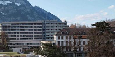 Das Kantonsspital Glarus wird vom Kanton für zentrale Leistungen entschädigt. (Archivbild)