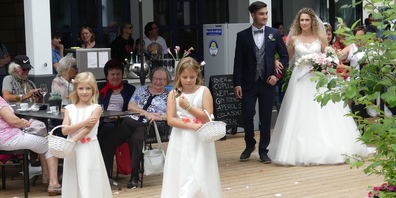  Beim letzten Stangenfäscht 2019 gab es eine Modeschau mit Hochzeitsmode zu bewundern