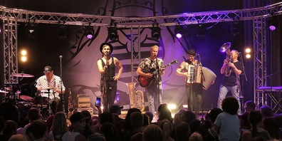 Megastimmung beim Megaauftritt: die Fäaschtbänkler beim Kinderkonzert in Eichberg