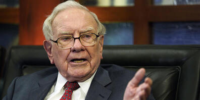 Der US-Milliardär Warren Buffett geht einmal im Jahr mit Persönlichkeiten essen. Das Mahl hat in diesem Jahr 19 Millionen Dollar gekostet. Buffett spendet das Geld für karitative  Zwecke. (Archivbild)