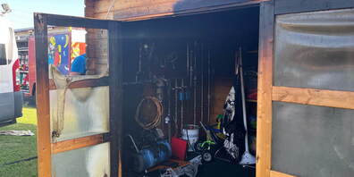 Dieser angekokelte Kompressor ist reif zur Entsorgung