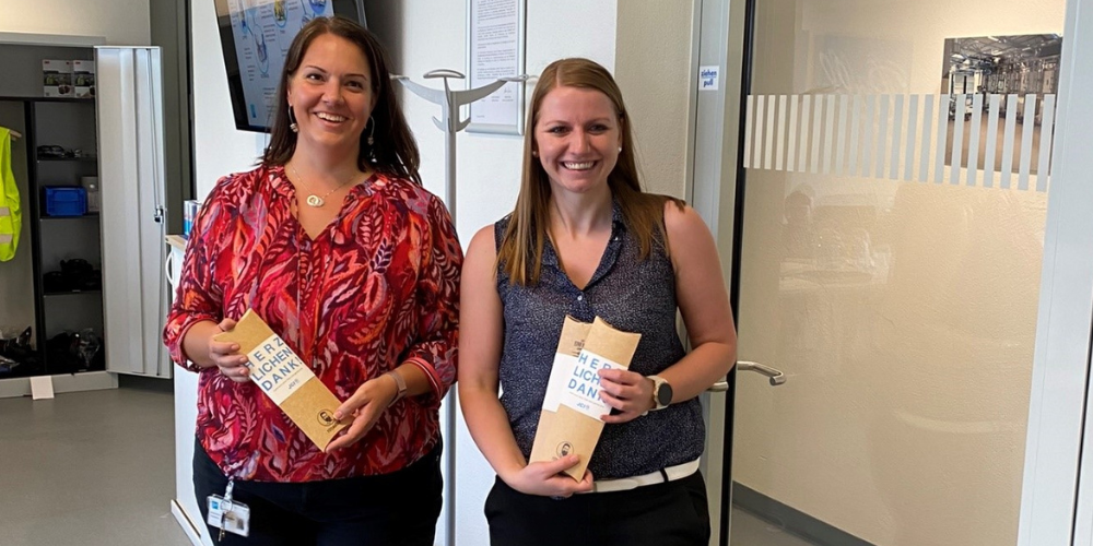 von links: Jessica Canova-Gloor (Ball Beverage Packaging Widnau GmbH) und Corina Eugster (Präsidentin JCI Rheintal)