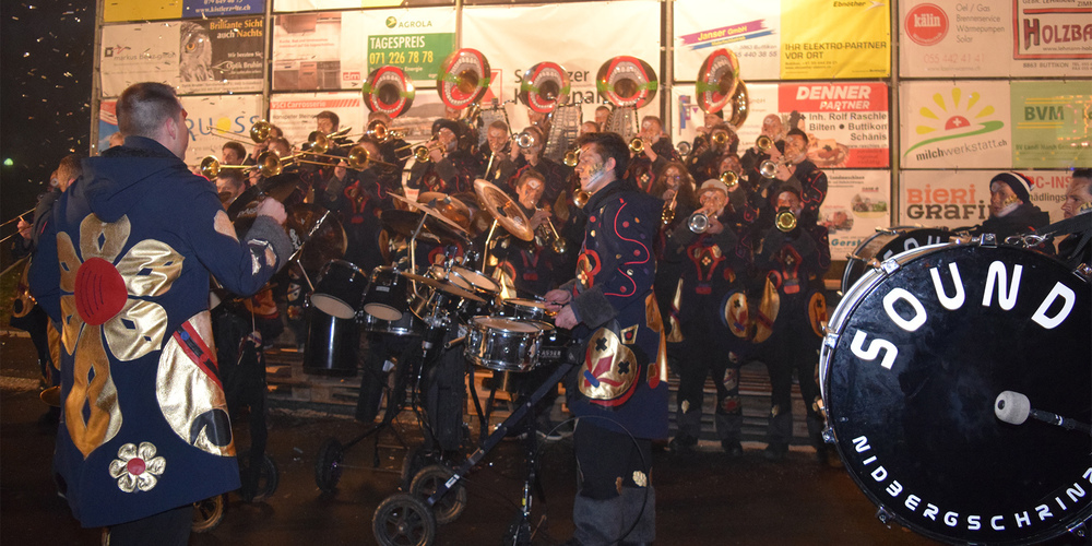 Die Nidbergschrinzer aus Mels SG hatten Power und sorgten für gute Stimmung. Foto: Maria Pierson