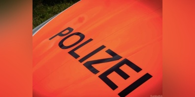 Beim Durchkämen des Waldes, stiessen die Einsatzkräfte auf das Motorrad und persönliche Gegenstände.