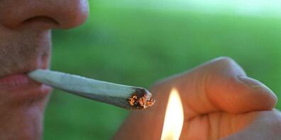 In der Schweiz werden etwa 56 Tonnen Cannabis pro Jahr konsumiert. Das entspricht rund 750'000 Joints pro Tag. (Themenbild)