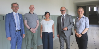 (v.l.) Horst Biedermann, Rektor; Michael Beck, Leiter Institut Bildung & Gesellschaft; Julia Ha, Projektmitarbeiterin; Stefan Kölliker, Vorsteher Bildungsdepartement und Präsident PHSG-Hochschulrat; Doreen Holtsch, Prorektorin Ausbildung.