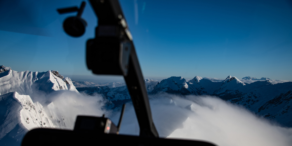 Flug über die Alpen: Nur noch 3688 Flugbewegungen pro Jahr erlaubt der Bund ausgehend vom Helikopter-Flugplatz Schindellegi.