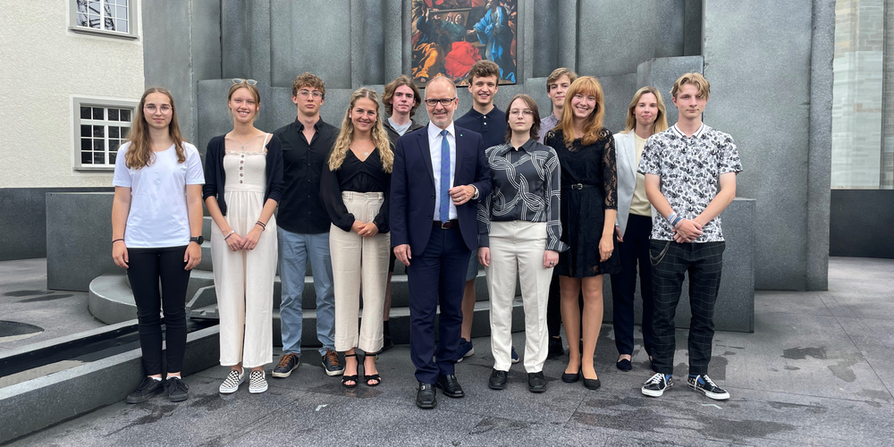 Gruppenbild auf der Bühne der St.Galler Festspiele