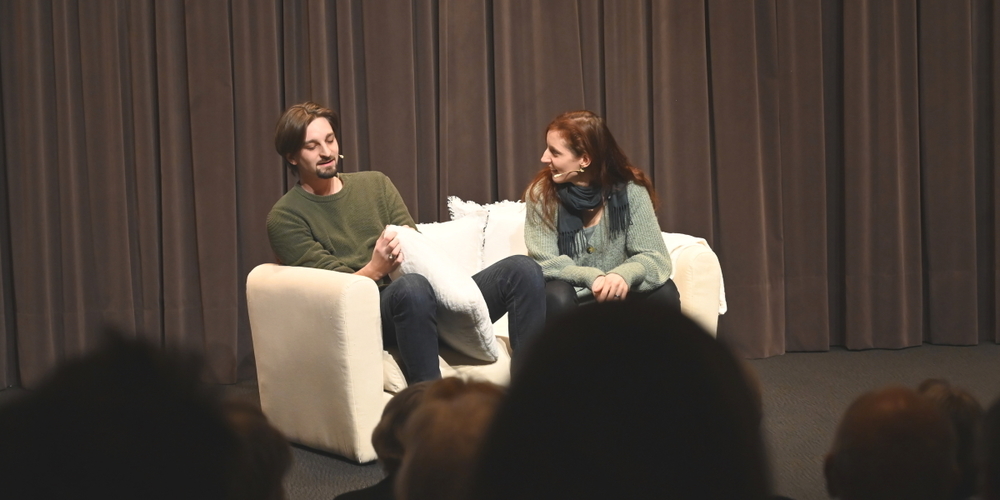 Das Stück von act-back und Brigitte Boothe verbindet alltagsnahes Improvisationstheater mit tiefenpsychologischer Deutung.