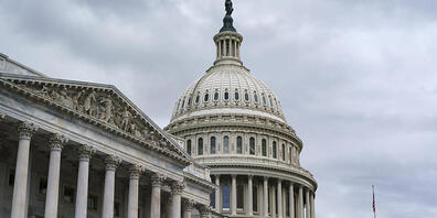 ARCHIV - Das US-Kapitol in Washington. In den USA Repräsentantenhaus ein von US-Präsident Joe Biden beantragtes Hilfspaket für die Ukraine um Milliarden Dollar aufgestockt und mit großer Mehrheit verabschiedet. Foto: J. Scott Applewhite/AP/dpa