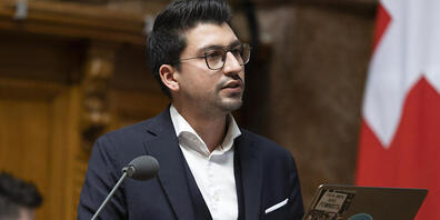 SP-Nationalrat Fabian Molina droht eine Strafverfolgung wegen seines Besuchs an einer unbewilligten Demonstration. Für die zuständige Nationalratskommission ist sein Handeln nicht durch die parlamentarische Immunität geschützt. (Archivbild)