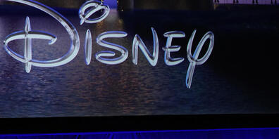 Verglichen mit dem Vorjahreswert brach der Quartalsgewinn von Walt Disney in den drei Monaten bis Ende März um rund die Hälfte auf 470 Millionen Dollar ein. (Archivbild)