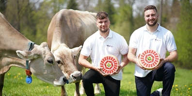 Ausgezeichnete Tilsiter Switzerland mit den beiden Brüdern Otto und Florian Wartmann, die in der sechsten Generation Käse herstellen.