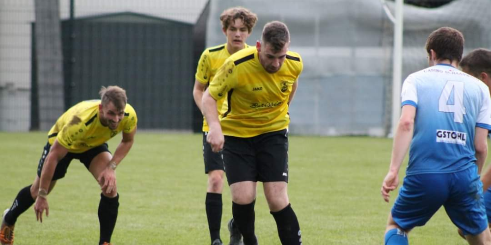 Andreas Müller (am Ball) und Philip Köberl (links) brachten ihre Farben früh in Führung.
