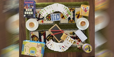 Gesellschaftsspiele und Jasskarten warten im BGZ auf Spielbegeisterte.