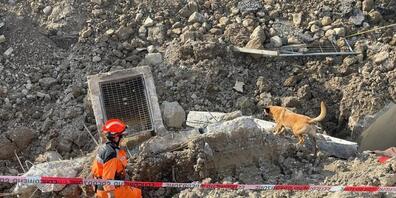 Alle drei Arbeiter, die am Donnerstag beim Einsturz einer Baugrube in Feusisberg verschüttet wurden, sind tot geborgen worden.