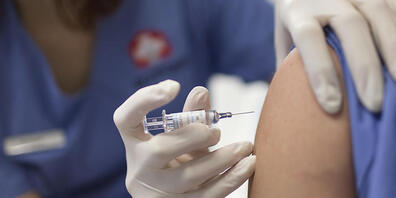 Swissmedic hat die Indikationserweiterung des Covid-Impfstoffs von Moderna für Kinder von 6 bis 11 Jahren genehmigt. (Symbolbild)