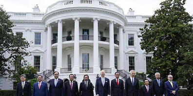 Der US-Präsident und die Staats- und Regierungschefs des Verbands Südostasiatischer Nationen (ASEAN) stehen auf dem Südrasen des Weißen Hauses. Die US-Regierung hat neue Initiativen und Projekte mit dem Verband südostasiatischer Staaten in Million...