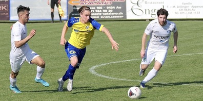 Der FC Au-Berneck mit Daniele Varano hat mit den Reserven des FC Vaduz einen starken Gegner vor der Brust