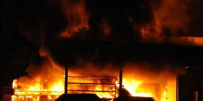 Die Brandserie im Kanton Solothurn geht weiter. In der Nacht auf Sonntag stand unter anderem eine Lagerhalle in Obergerlafingen in Flammen.