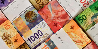Im Kanton Aargau sinken die Steuern: Grosse Unternehmen bezahlen deutlich tiefere Gewinnabgaben - und natürliche Personen bezahlen etwas weniger Steuern. (Symbolbild)