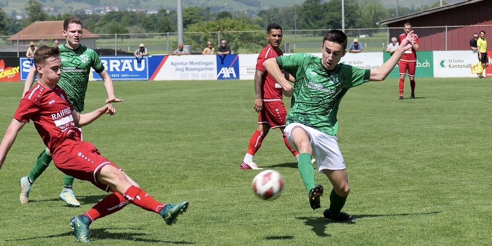 Die Montlinger Spieler kämpften um jeden Ball