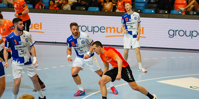 Die Kadetten Schaffhausen gewinnen Spiel 2 der Playoff Halbfinalserie gegen GC Amicitia Zürich mit 33:32. 