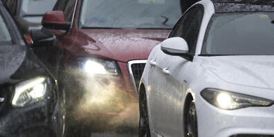 Die Strassenverkehrsabgaben werden nicht gesenkt. Der Kantonsrat hat am Montag einen Vorstoss der SVP mit dieser Forderung abgelehnt. (Symbolbild)
