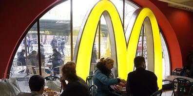 Der Fast-Food-Riese McDonald's zieht sich nach über 30 Jahren aus Russland zurück. Die Filialen will der Konzern an einen russischen Käufer abtreten.(Archivbild)
