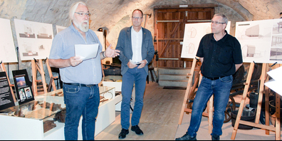Der Präsident der Stiftung Museum und des Museumsvereins Beringen Thomas Maag, der Gemeindepräsident von Beringen Roger Paillard und Roger Büchler von der Baukommission (v. l.) informierten über die geänderten Baupläne des Museumplus-Projektes.
