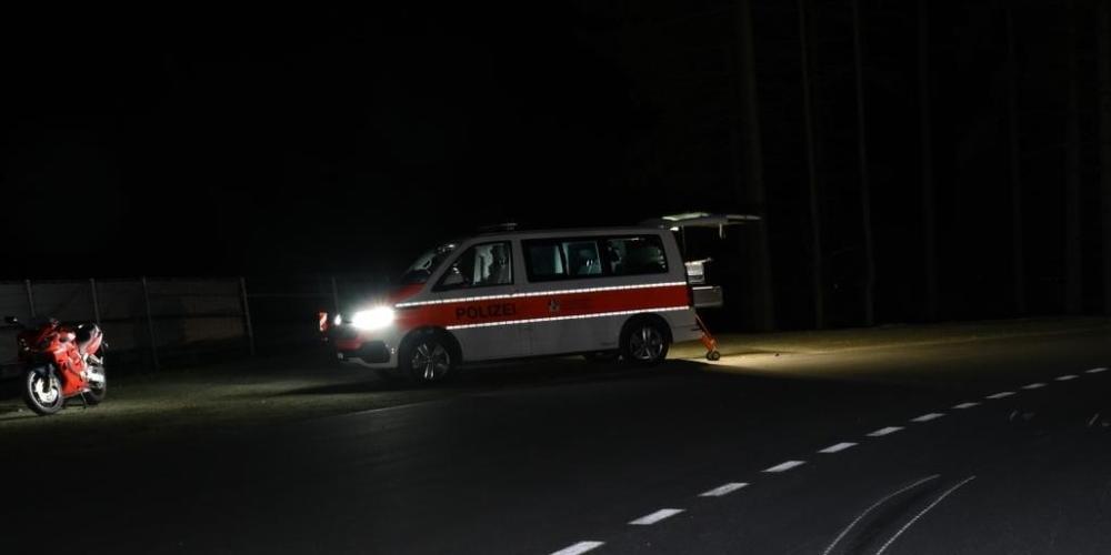 Der Töfffahrer stürzte im Dunkeln und blieb bewusstlos auf einem Ausstellplatz liegen.