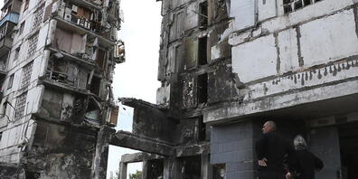dpatopbilder - In Mariupol sind zahlreiche Gebäude durch die Kämpfe schwer beschädigt. Foto: Uncredited/AP/dpa