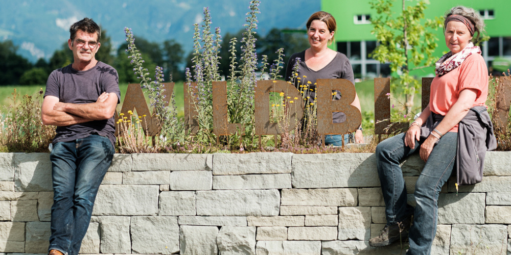 Die Gastgeber von der Wildblume-Gärtnerei:  Patrick Reck, Samsara Garcia-Reck und Cora Barth. 