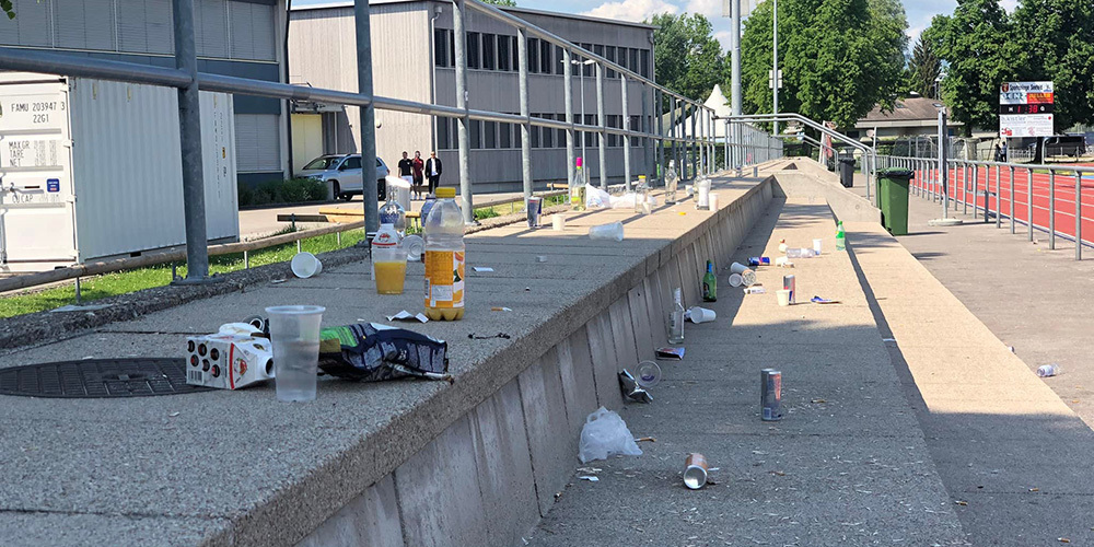 Im Nachbarkanton Schwyz kann nur der kleinste Bruchteil der fehlbaren Littering-Begeher überführt und gebüsst werden. Das hat Gründe. 