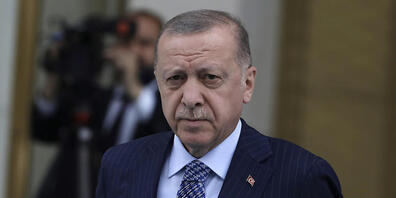 Der türkische Präsident Recep Tayyip Erdogan wirft Schweden und Finnland die Unterstützung von «Terrororganisationen» vor. Foto: Burhan Ozbilici/AP/dpa