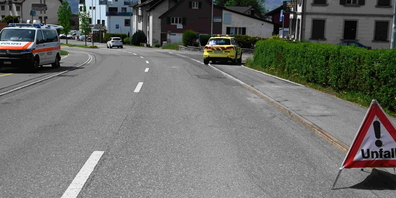 Der 58-jährige Velofahrer wurde beim Sturz unbestimmt verletzt.