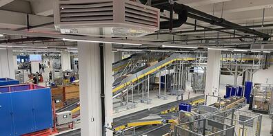 Im neuen regionalen Paketzentrum in Rümlang werden stündlich rund 5000 Pakete sortiert.