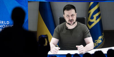 Der ukrainische Präsident Wolodimir Selenskyj hofft auf Vorschläge aus der Tessiner Wiederaufbaukonferenz, wie er am Montag in einer Videozuschaltung am Weltwirtschaftsforum in Davos.