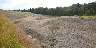 Im Gebiet Sonnenfeld soll Kies abgebaut und die Grube mit unverschmutztem Aushub sowie leicht belasteten Bauabfällen aufgefüllt werden.