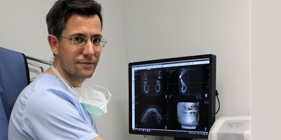 Dr. Guido Sigron kann auf modernste Computertechnik zugreifen.