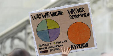Das Pflegepersonal hat landesweit mehrmals protestiert: Die Stadt Zürich erhöht nun die Lohnsumme und will den Mitarbeitenden mehr Flexibilität bieten. (Symbolbild)