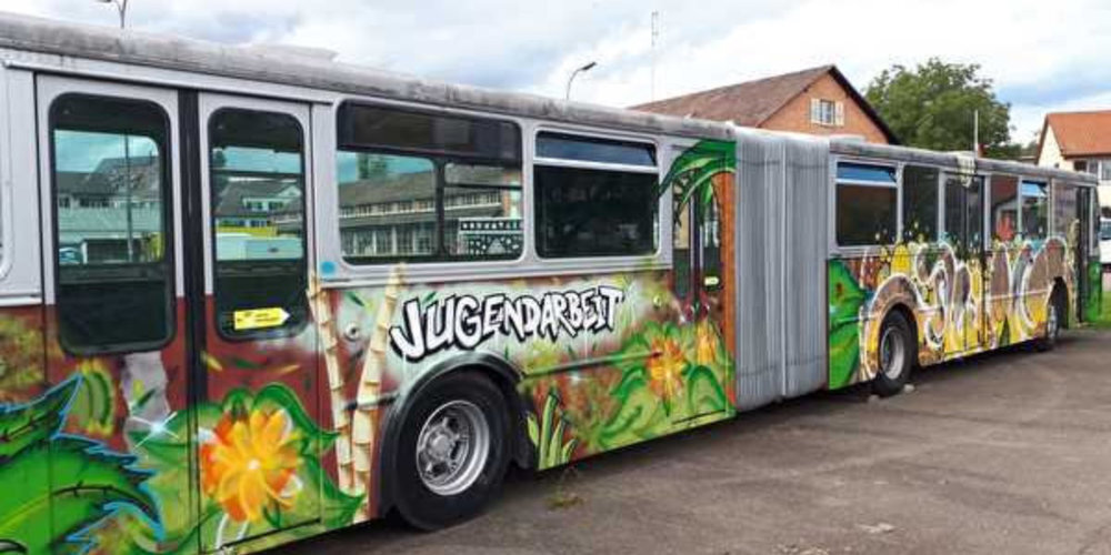 Der alte Luzerner Stadtbus in Uster soll neu ein Treffpunkt für Junge und Junggebliebene werden.