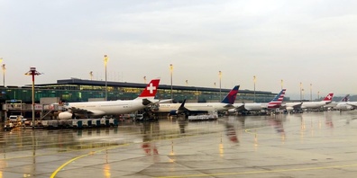 Statt mit dem Auto, mit dem Zug zum Flug. (Symbolbild)