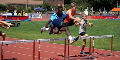 Suleymane Keita (Mitte) startete am Auffahrtsmeeting in Kreuzlingen.