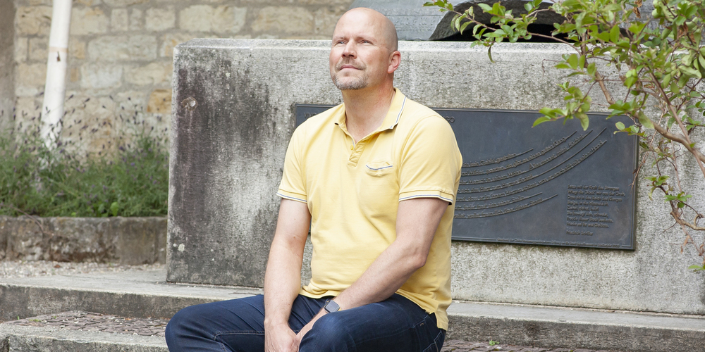 «Ob schwul, lesbisch, non-binär oder trans – endlich haben alle Menschen, die sich lieben, die gleichen Möglichkeiten», so Alois Carnier über die Ausweitung des Ehesakraments in der christkatholischen Landeskirche der Schweiz. 