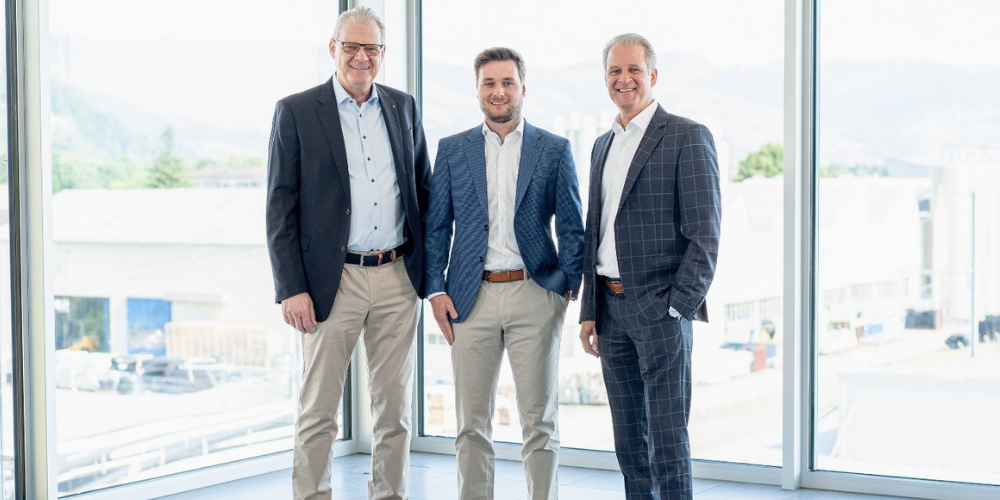 v.l.: Rudolf Lanter mit seinem operativen Nachfolger Reto Ammann und Group-CEO Patrik Lanter