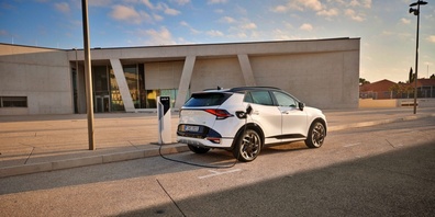 Der stylische SUV verbindet Kraft und Leistung mit einem kombinierten Kraftstoffverbrauch und einer emissionsfreien Reichweite von bis zu 70 km oder bis zu 78 km im Stadtverkehr (WLTP).